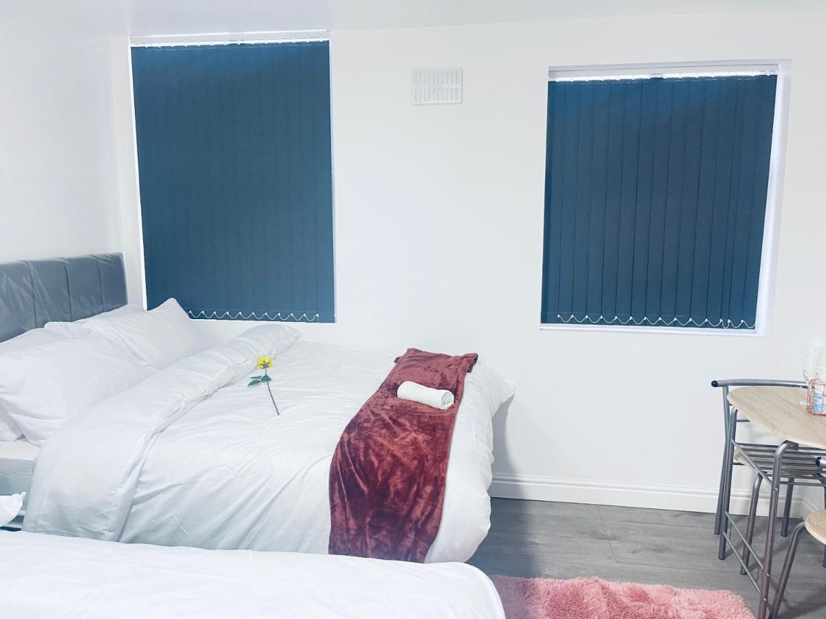 1 Bed Apartment With 2 Beds 1 Double Plus 1 Single Birmingam Exterior foto