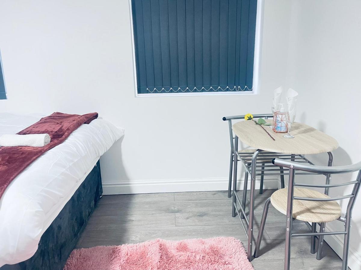1 Bed Apartment With 2 Beds 1 Double Plus 1 Single Birmingam Exterior foto