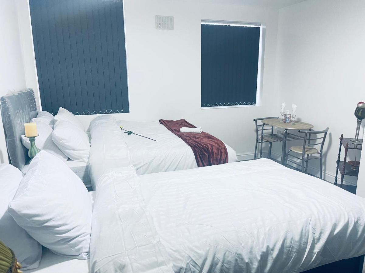 1 Bed Apartment With 2 Beds 1 Double Plus 1 Single Birmingam Exterior foto